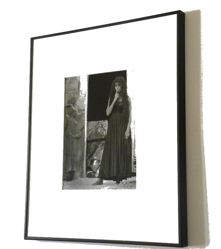 photo di Sofia Loren incorniciata con passepartout bianco e cornice in ferro